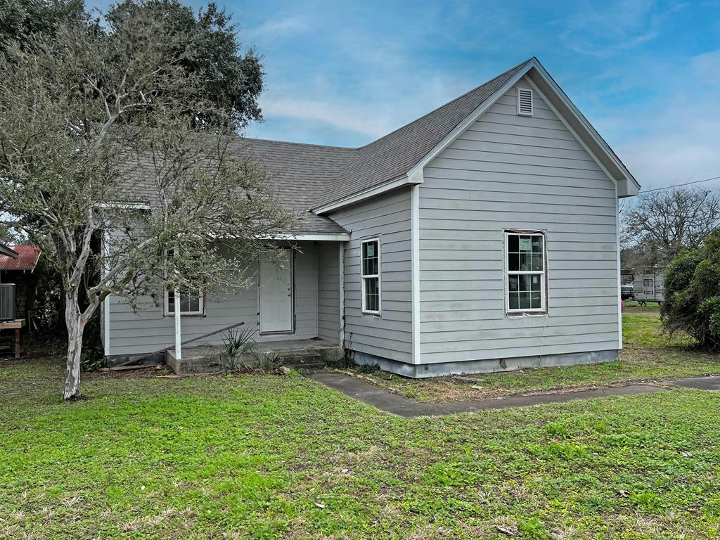 805 W SINTON ST, SINTON, TX 78387, photo 1 of 29