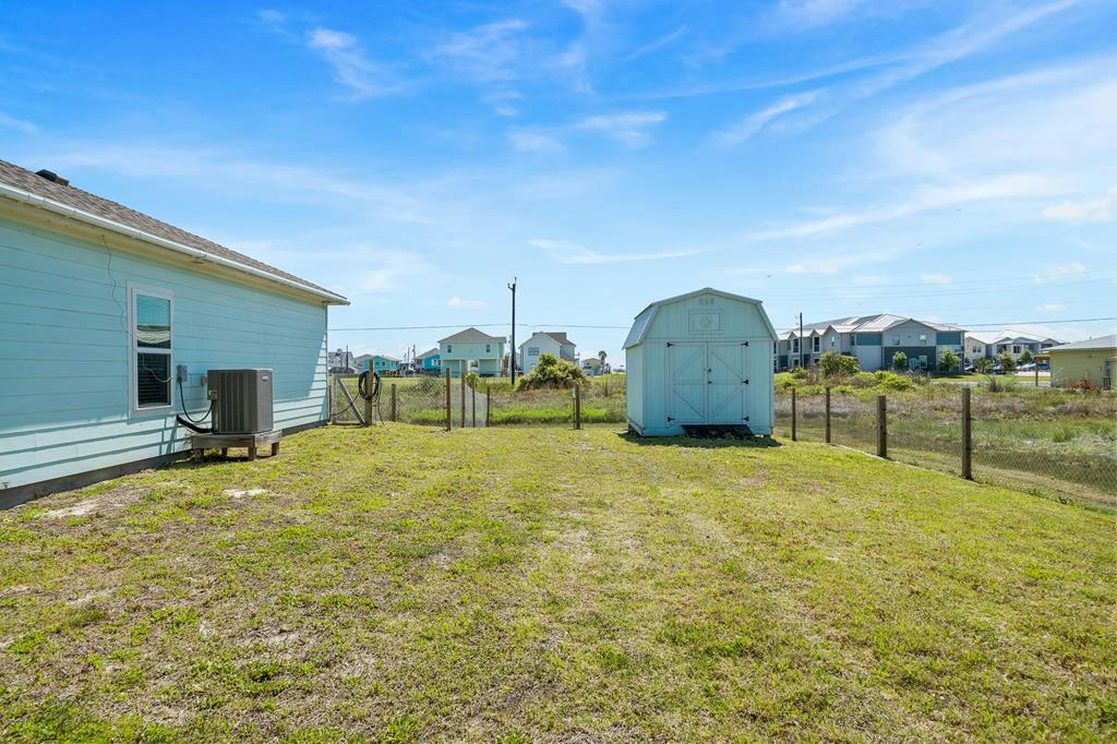 1526 S PEARL ST, ROCKPORT, TX 78382, photo 1 of 5