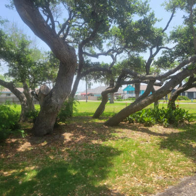702 E KING ST, ROCKPORT, TX 78382, photo 2 of 9